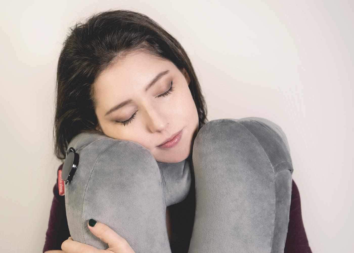 Manta Travel Pillow - Image 8